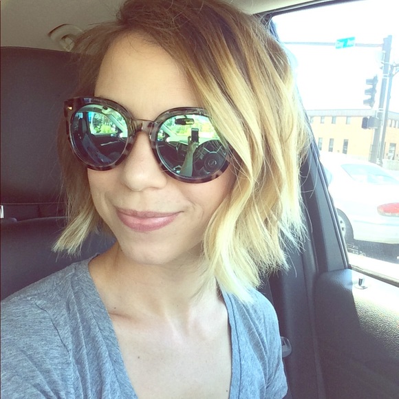 Meet your Posher, Dee - Picture 1 of 1